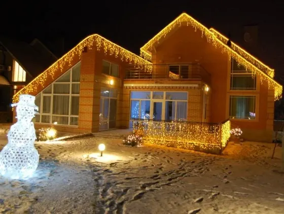 Новорічна іллюмінація гірляндами, монтаж гірлянд Буча