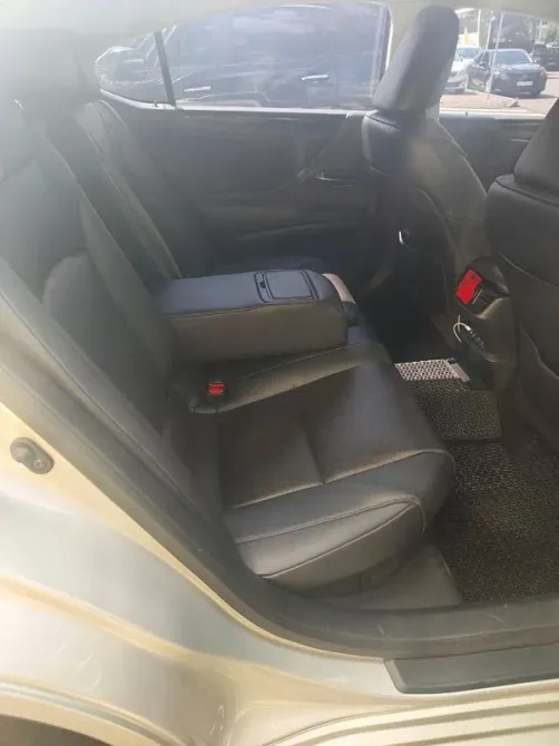 430 Авто на свадьбу Lexus ES 300h золотой аренда с водителем Київ - зображення 5