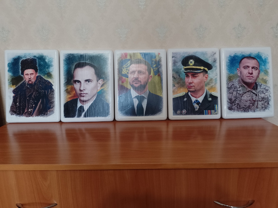 Василь Малюк фото- портрет, картина на дереві Золотоноша - изображение 3