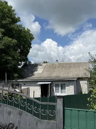 Продається будинок (розділений на дві половини Макарів