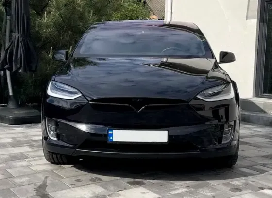 121 Прокат Tesla Model X черная без водителя в Киеве Киев