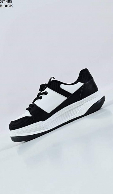 Продам жіночі/дівчачі кросівки Бровары - изображение 1