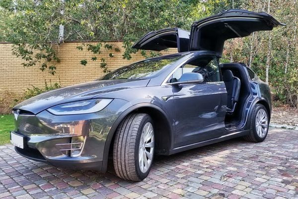 075 Tesla Model X серая электрический внедорожник арендовать на свадьб Київ - зображення 1