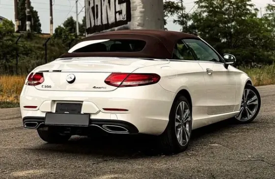 081 Прокат Mercedes-Benz C300 Cabrio белый без водителя в Киеве Киев