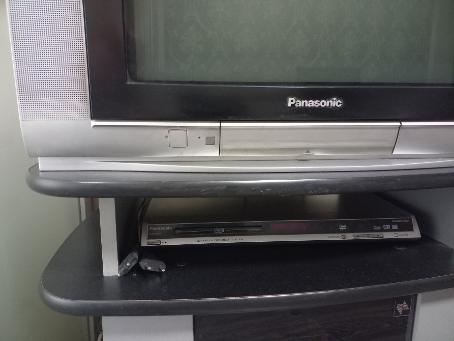 Подарю телевізор з відеоплеєром та тумбою дому пристарілих, гуртожитку Київ - зображення 4