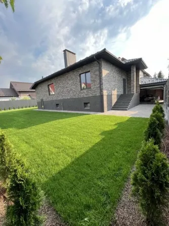 Продаж будинку з укриттям та гаражем біля м. Києва Киев