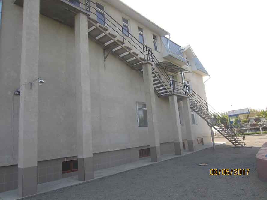 Триповерхова будівля із земельною ділянкою Кам'янець-Подільський - зображення 3