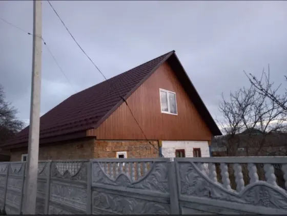 Продається затишний будинок у самому серці села Бородянка