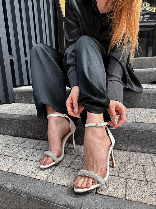 Білі босоніжки на шпильці камінці Одеса - зображення 1