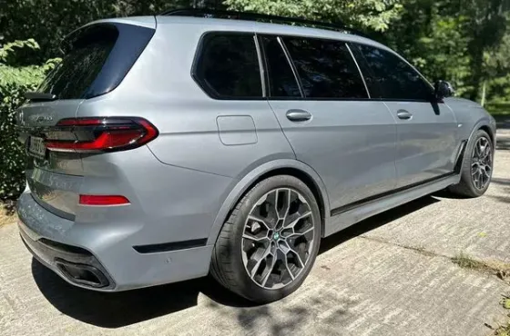265 Аренда Bmw X7 40D 2024 серый внедорожник с водителем на свадьбу Киев