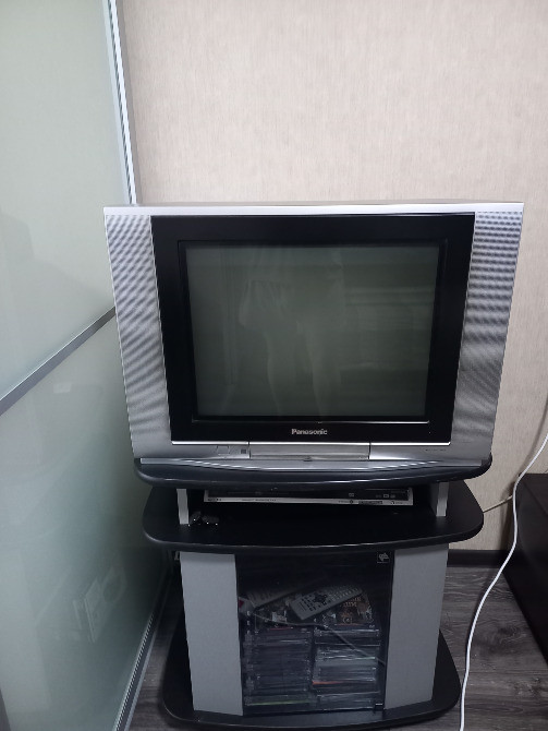 Подарю телевізор з відеоплеєром та тумбою дому пристарілих, гуртожитку Київ - зображення 3