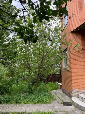 Будинок біля метро Бориспільська. Власник Київ