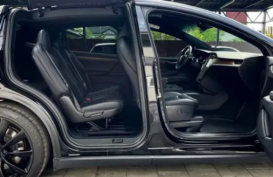 121 Прокат Tesla Model X черная без водителя в Киеве Киев