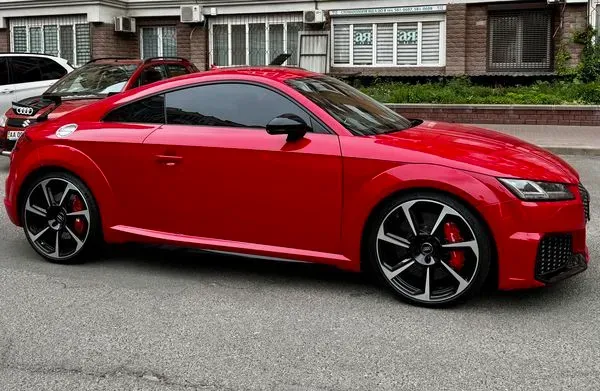 419 Audi TT RS красная для фотосессии съемки аренда Киев - изображение 7