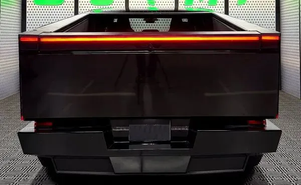 351 Tesla Cybertruck черный аренда на фотосессию съемки Київ - зображення 3