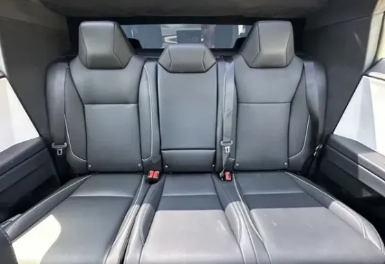 005 Tesla Cybertruck аренда с водителем для фотосессии съемки Київ