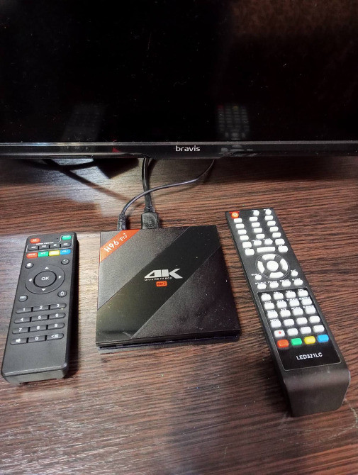 Телевізор Bravis 24 дюйми з TV Box H96 Pro Київ - зображення 3