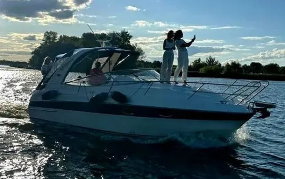 Аренда Vip яхты Bavaria 27 в Киеве — яхта на день рождения, фотосессию Киев