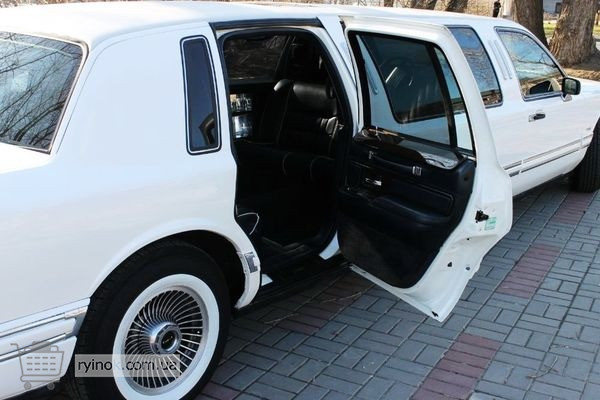 052 Лимузин на свадьбу Lincoln Town Car на прокат в Киеве Київ - зображення 4