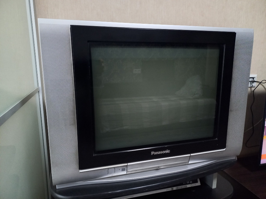 Подарю телевізор з відеоплеєром та тумбою дому пристарілих, гуртожитку Київ - зображення 1