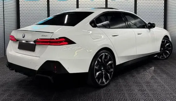 424 Bmw 5 G60 белая прокат без водителя Київ