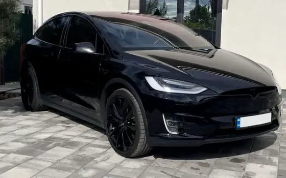 121 Прокат Tesla Model X черная без водителя в Киеве Киев