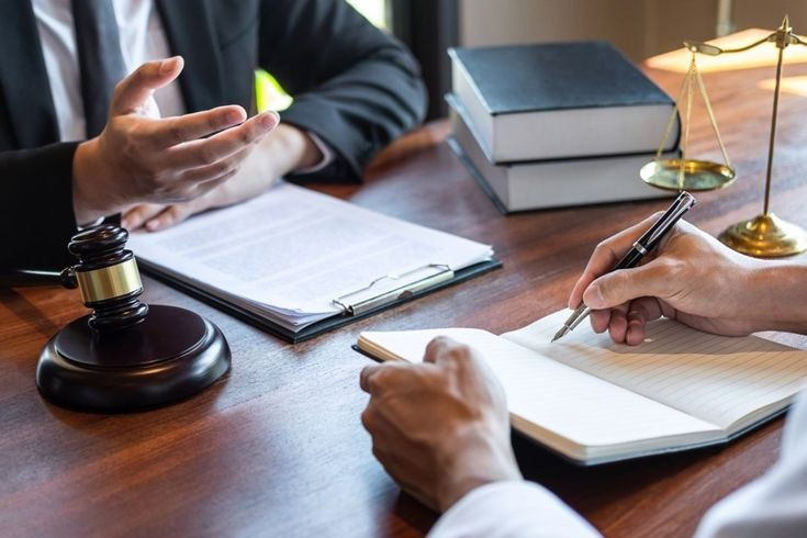 Юридична фірма Виноградар – коли потрібен адвокат, який вирішує справи Київ - зображення 1