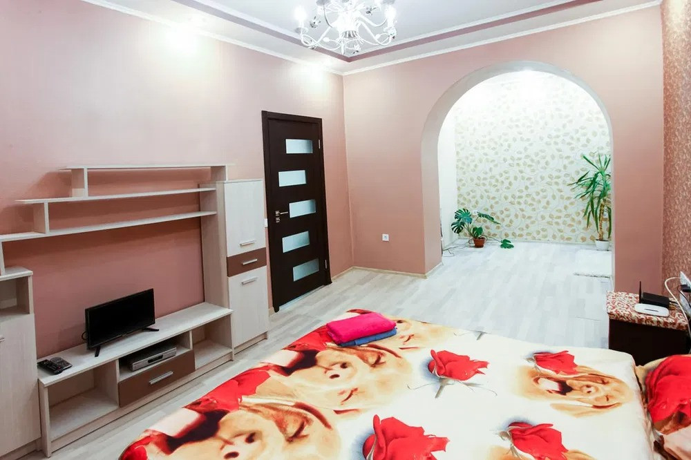 Снять квартиру в Шевченковском районе, Квартиры посуточно Шевченковск Київ - зображення 1