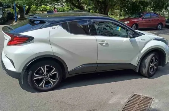 083 Внедорожник на свадьбу Toyota CH-R 2019 белый аренда Киев