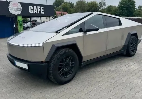 005 Tesla Cybertruck аренда с водителем для фотосессии съемки Київ