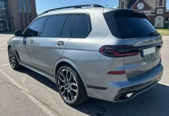 265 Аренда Bmw X7 40D 2024 серый внедорожник с водителем на свадьбу Киев