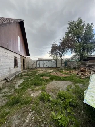 Продається затишний будинок у самому серці села Бородянка