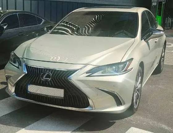 430 Авто на свадьбу Lexus ES 300h золотой аренда с водителем Киев