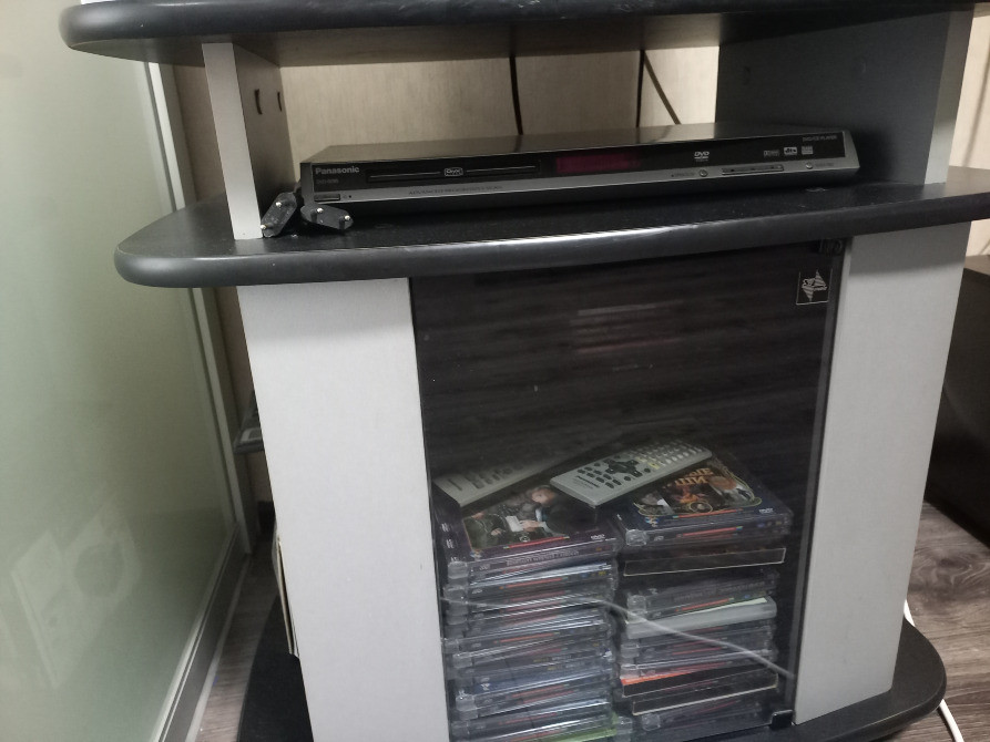 Подарю телевізор з відеоплеєром та тумбою дому пристарілих, гуртожитку Київ - зображення 5