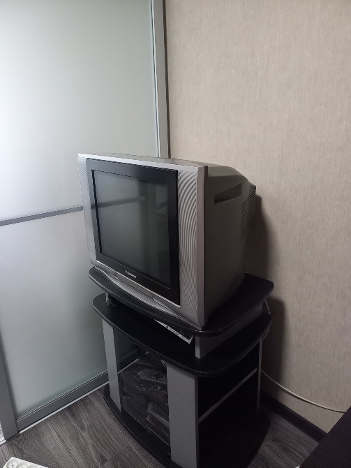 Подарю телевізор з відеоплеєром та тумбою дому пристарілих, гуртожитку Київ - зображення 2