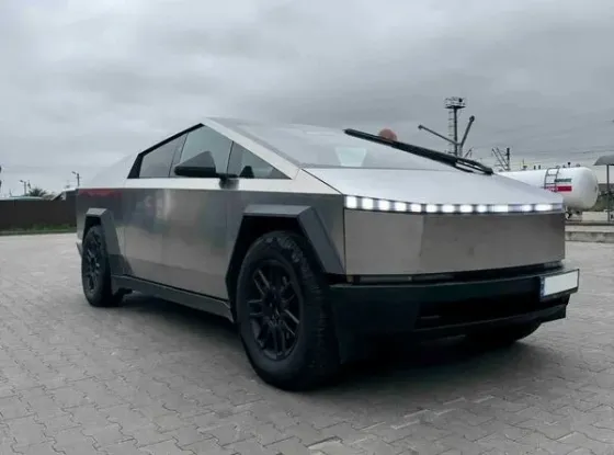 005 Tesla Cybertruck аренда с водителем для фотосессии съемки Київ