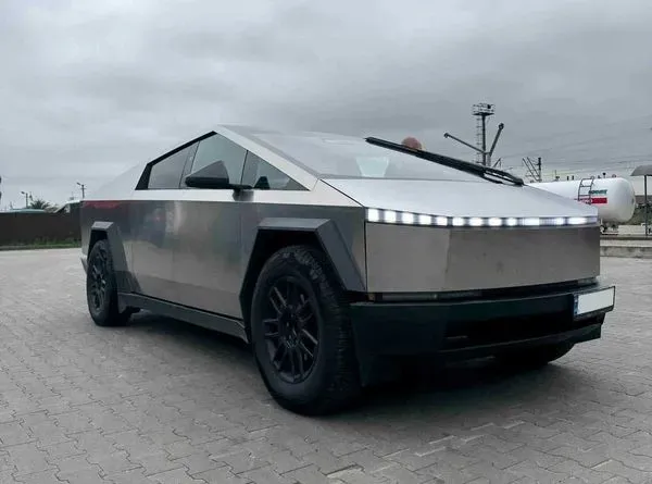 005 Tesla Cybertruck аренда с водителем для фотосессии съемки Киев - изображение 3