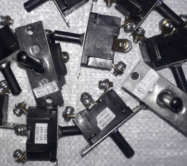 Вимикач - тумблер ПТ-18-25-2312 Суми - зображення 1