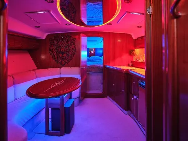 Прокат аренда катера яхты Bavaria 37 Sport HT Vip ресторан Заферано Зо Київ - зображення 7