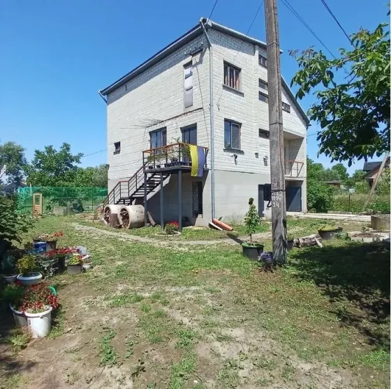 Продам будинок з ремонтом в передмісті Львова в с. Тернопілля Львов