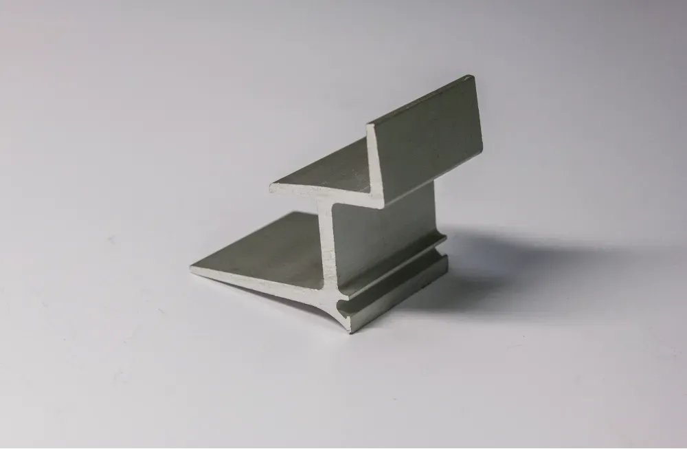 алюмінієвий профіль вставка в паз для торгового обладнання Киев - изображение 4