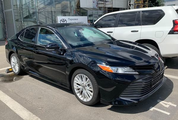 076 Toyota Camry V70 черная 2022 заказать авто на свадьбу Київ - зображення 2