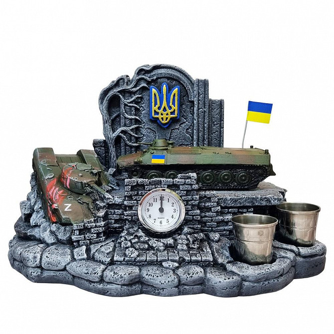Штоф Український тягач МТ-ЛБ №4  декоративна підставка, тематичний Міні Бар Львов - изображение 1