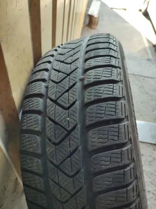 Продам шини зима Pirelli Sottozero3 б/у R16 215/60 комплект 4 шт Ладижин - зображення 1