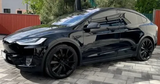 121 Прокат Tesla Model X черная без водителя в Киеве Киев