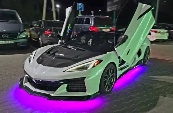 366 Кабриолет на свадьбу фотосессию Chevrolet Corvette белый аренда Киев