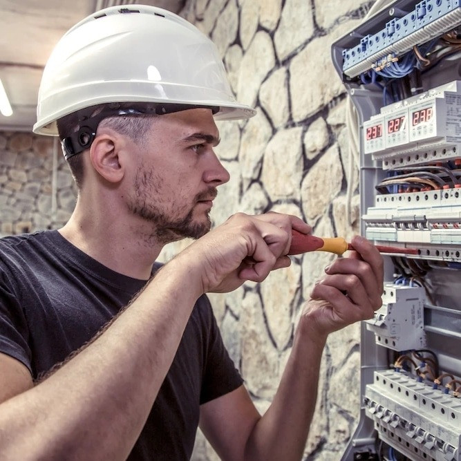 Услуги электрика Позняки живу рядом Київ - зображення 1