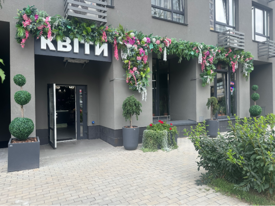 Декор фасадів і свят, квартир, офісів, вітрин торгівельних закладів Киев