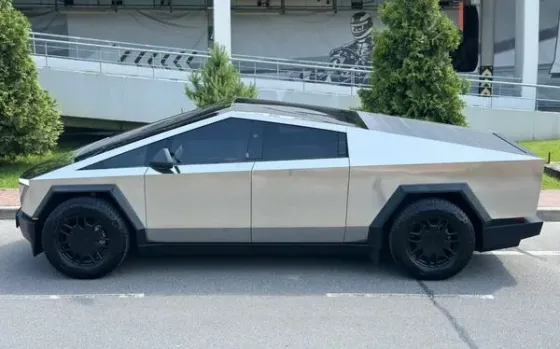 005 Tesla Cybertruck аренда с водителем для фотосессии съемки Київ